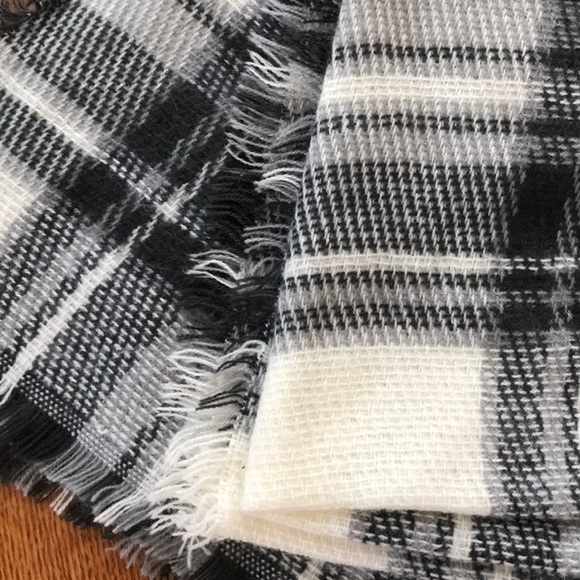 Large warm scarf scarf, like new - Picture 2 of 3